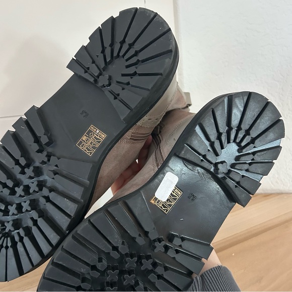 New Free People Tate Studded Chelsea Boots Oyster - Picture 8 of 8